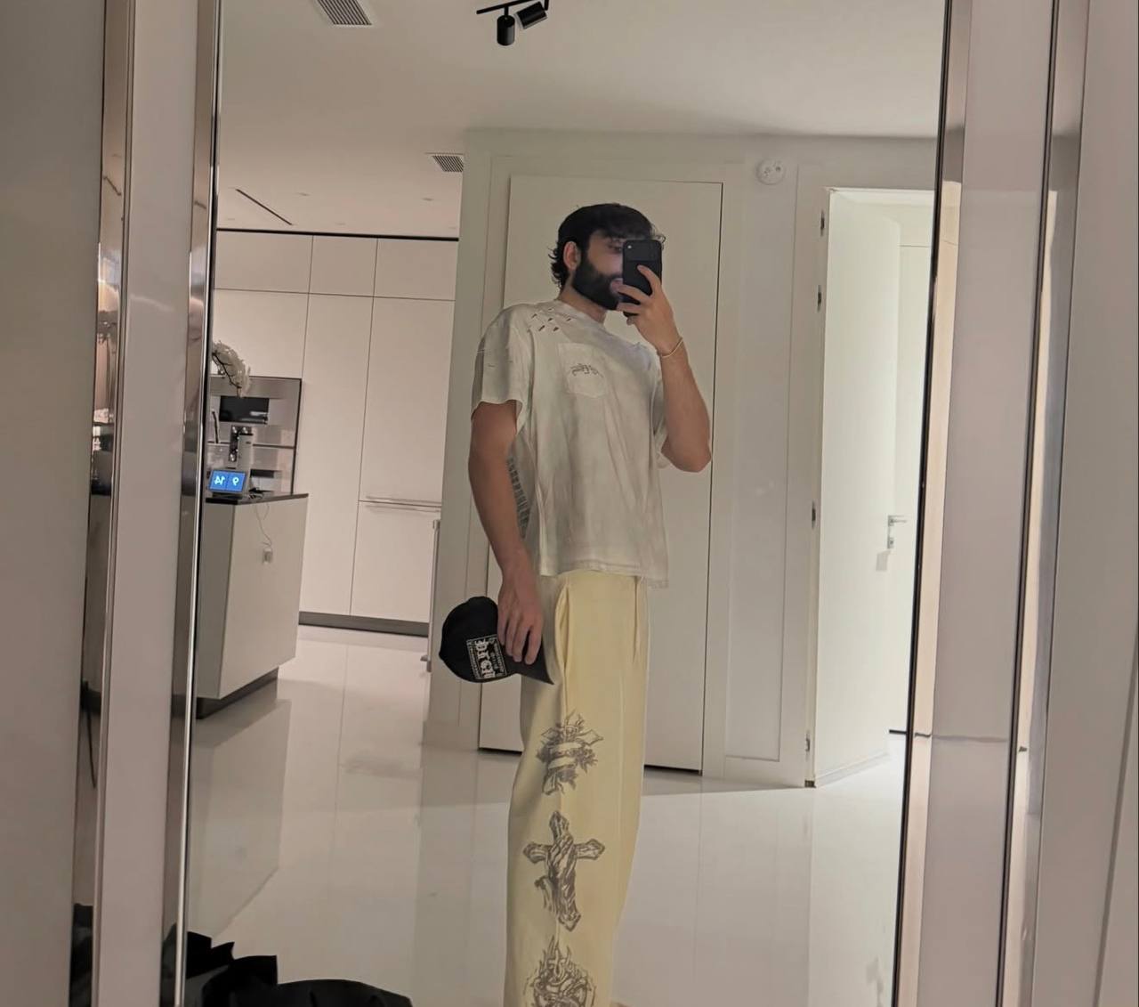 Akam Hamak outfit of the day